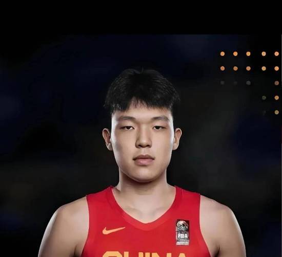 美网友:杨瀚森有耐心&球商高&脚步出色 最大弱点是会过早犯满