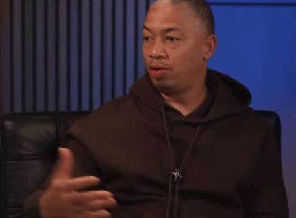 泰伦-卢:比尔上一场比赛造进攻犯规时背部受伤 所以他今天缺阵