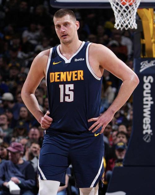 开季三连三双!约基奇10中9高效砍下25分19板10助2断1帽