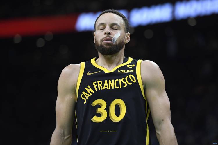 库里:血痕是之前打湖人那场留下的 看起来要比实际情况严重