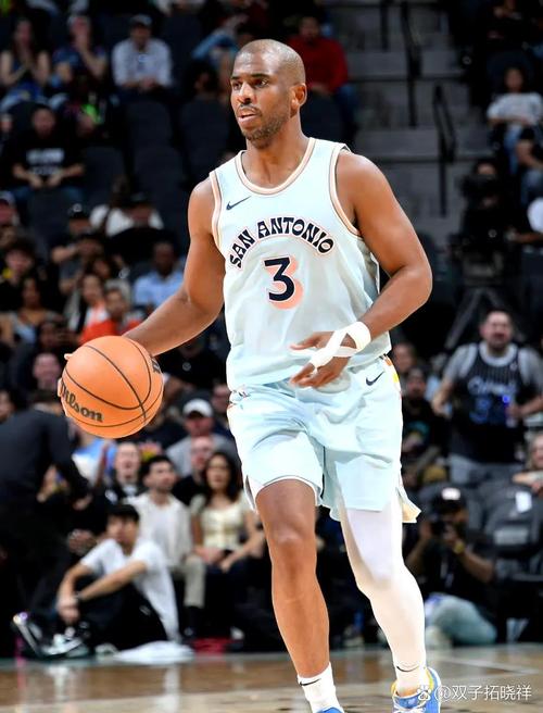 老了!保罗14分钟2中0没有得分送出2助攻3抢断 快攻空篮被大帽