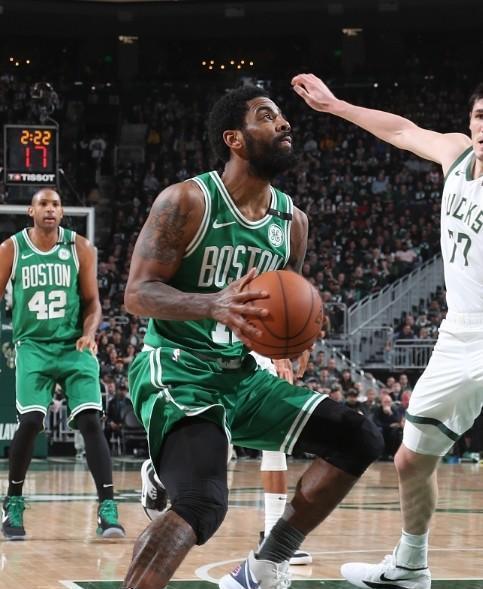 东子和老詹会发短信说什么?里夫斯:可能会说我太菜了 投丢14个