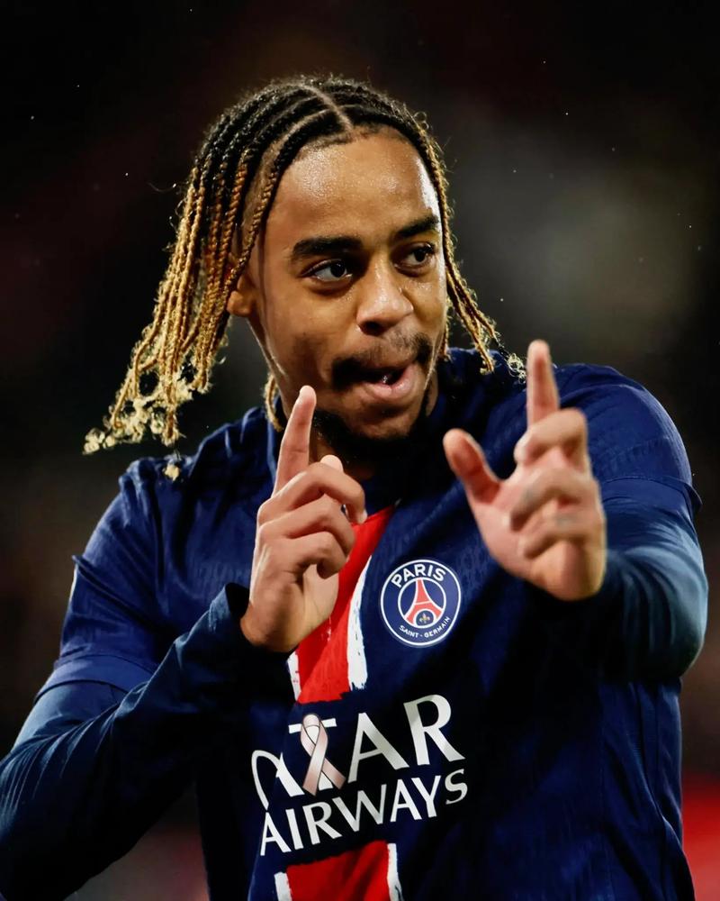 拜仁因误判获利！埃贝尔：担忧边裁能力退化，支持更早启用VAR