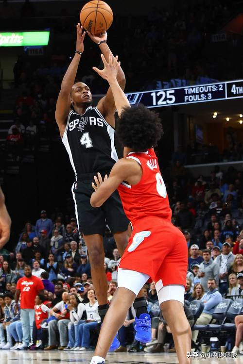 字母哥未来仍存变数？尼克斯雄鹿各自等待时机 交易或只是推迟