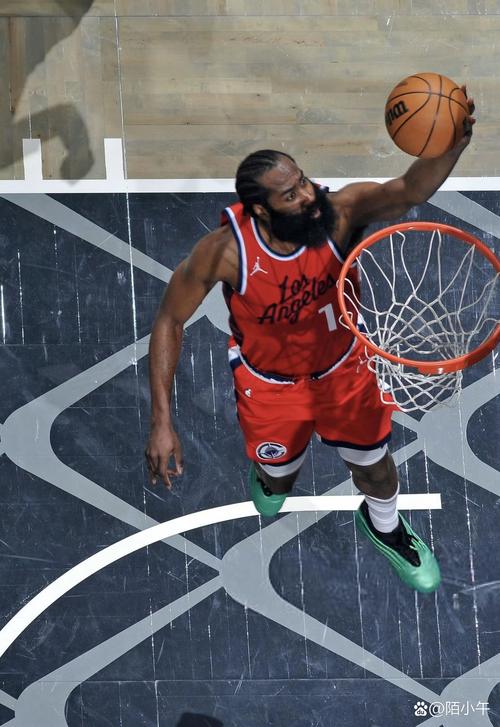 怀特：我们或许应该在最后一次防守中犯规 很高兴哈登没投进