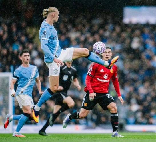 球商100000🤣福登绝杀前，球路上的格瓦迪奥尔一个大跳将球漏过